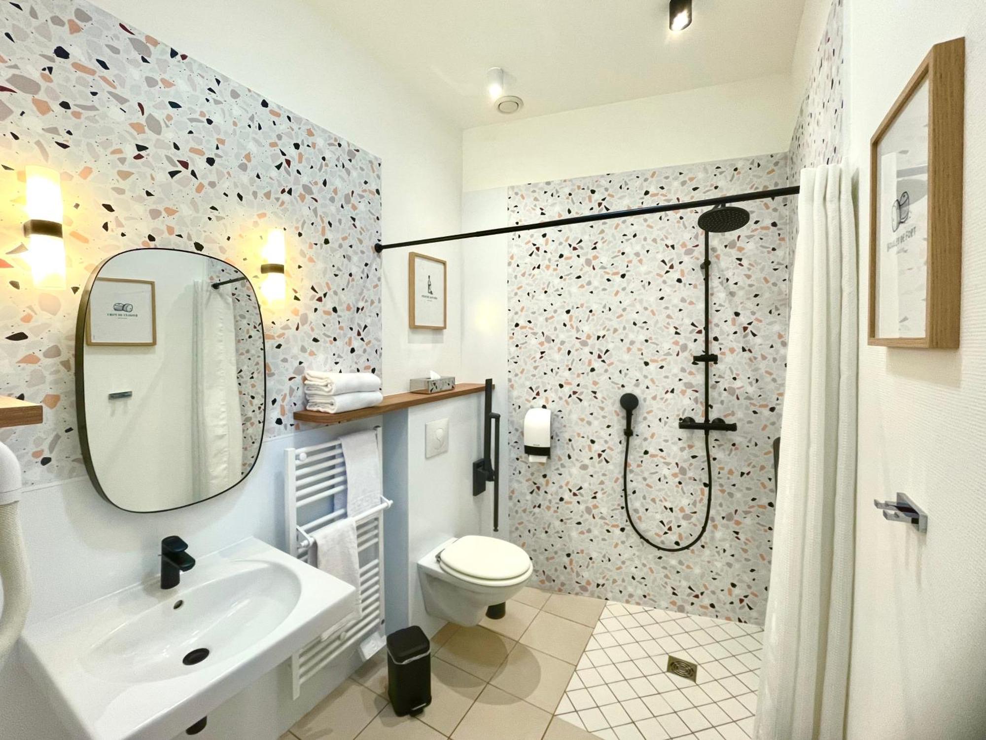 Logis Hotels- Hotel Marguerite D'Anjou Angers Chateau Εξωτερικό φωτογραφία